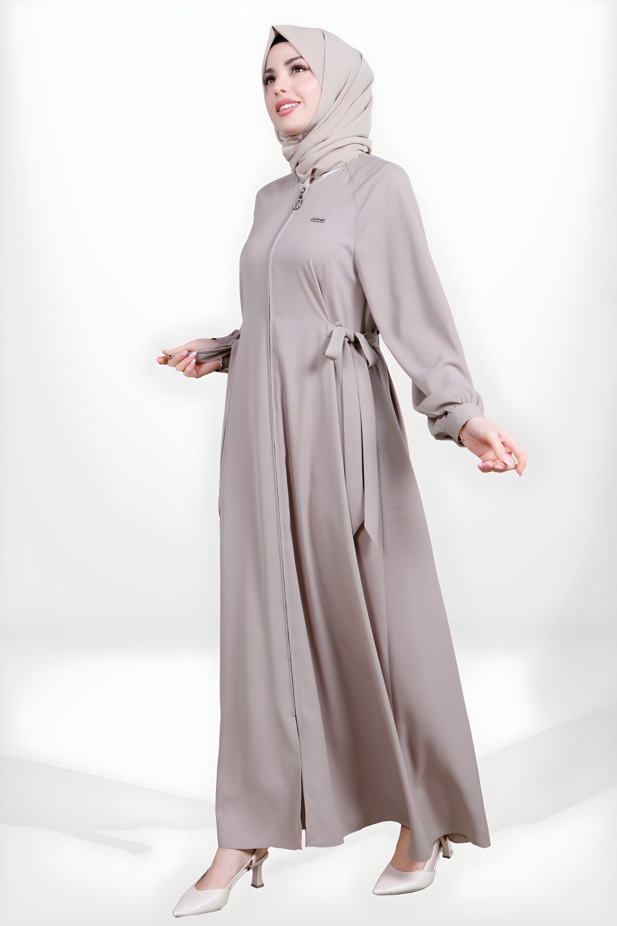 عباية بيج بسحاب وتفاصيل ربط جانبي - Beyza