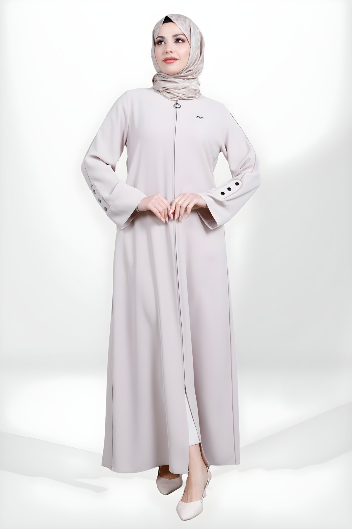 Bej Fermuarlı Yandan Cepli Biye ve Düğme Detaylı Ferace - Beyza