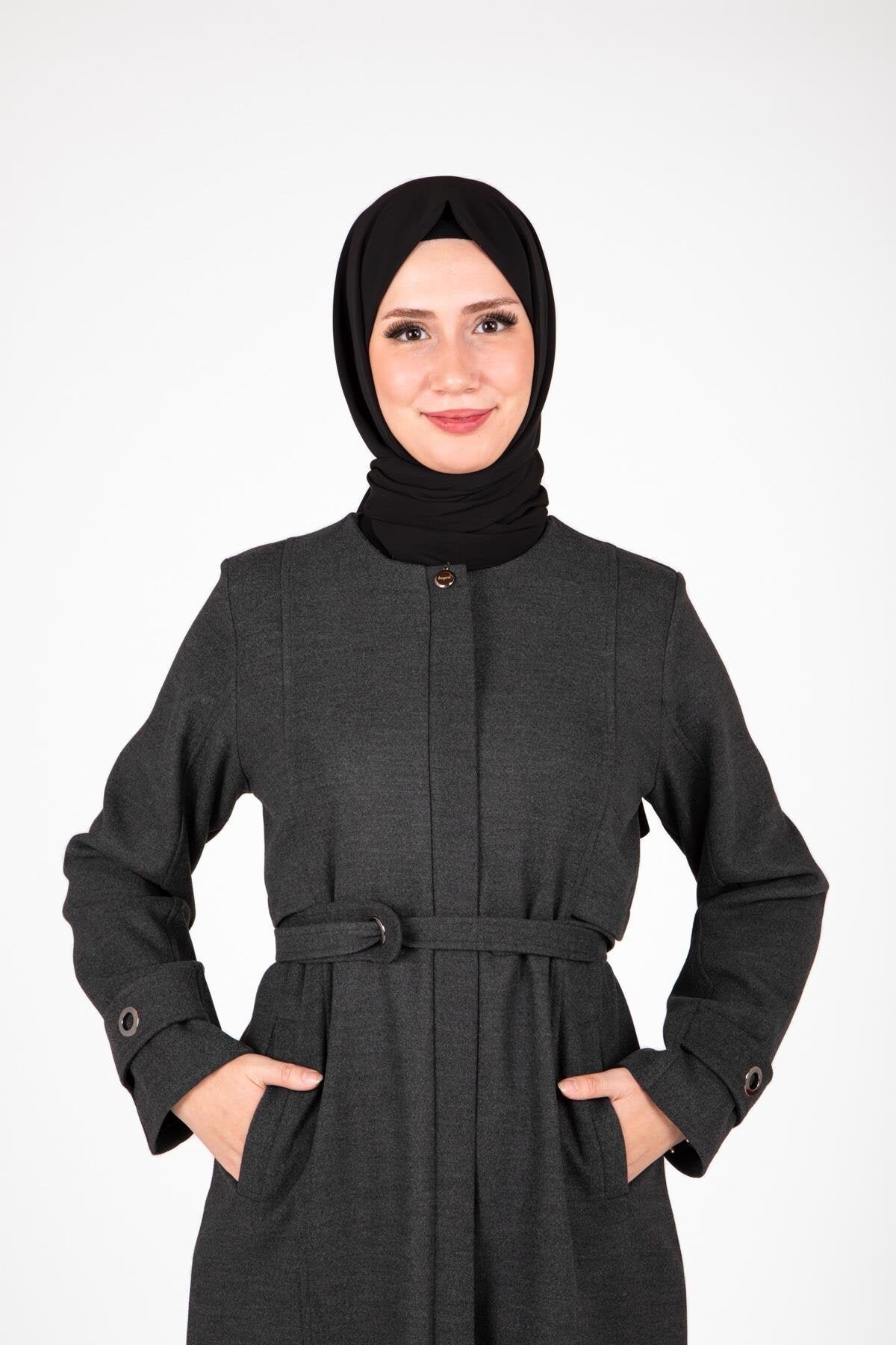 Gri Kemer Detaylı Tesettür Kaban - Beyza