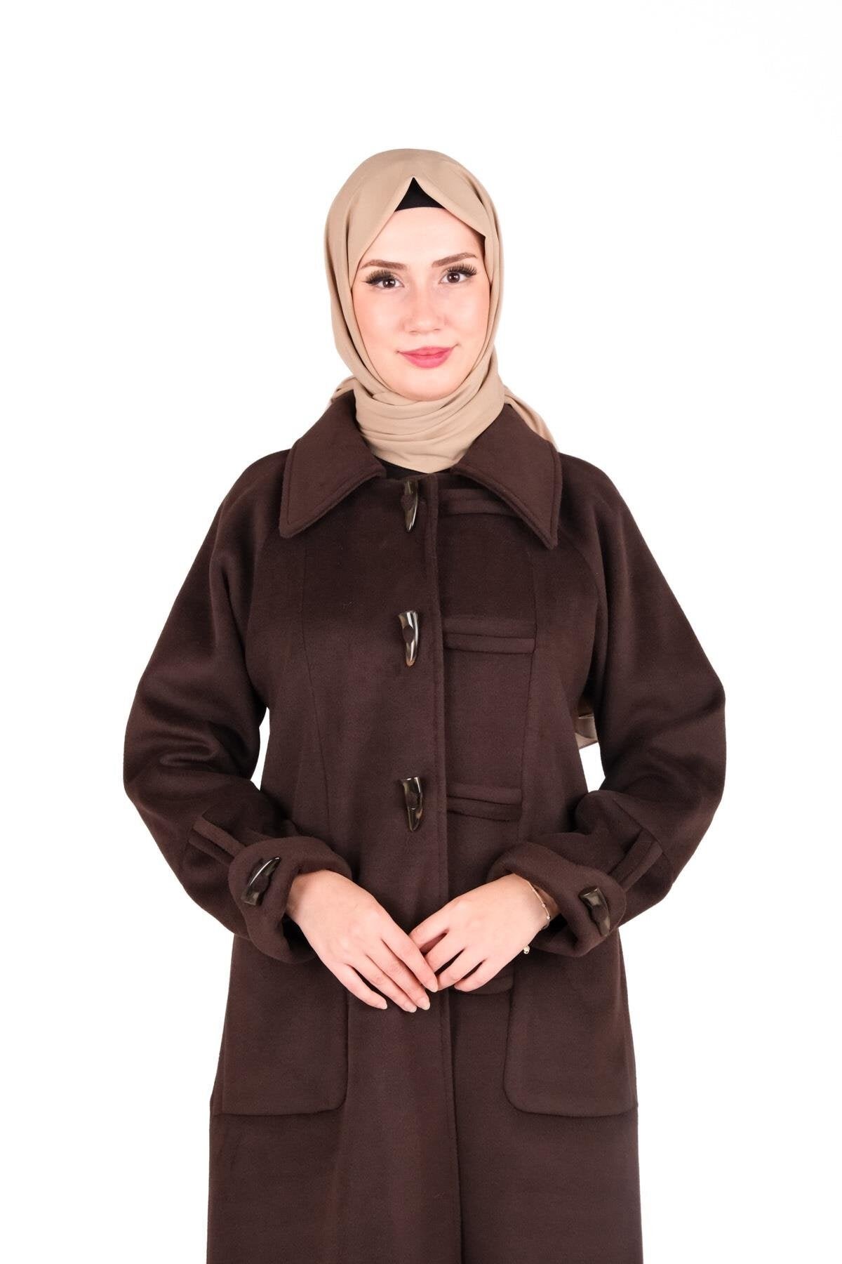 Kahverengi Kaşe Düğme Detaylı Tesettür Kaban - Beyza