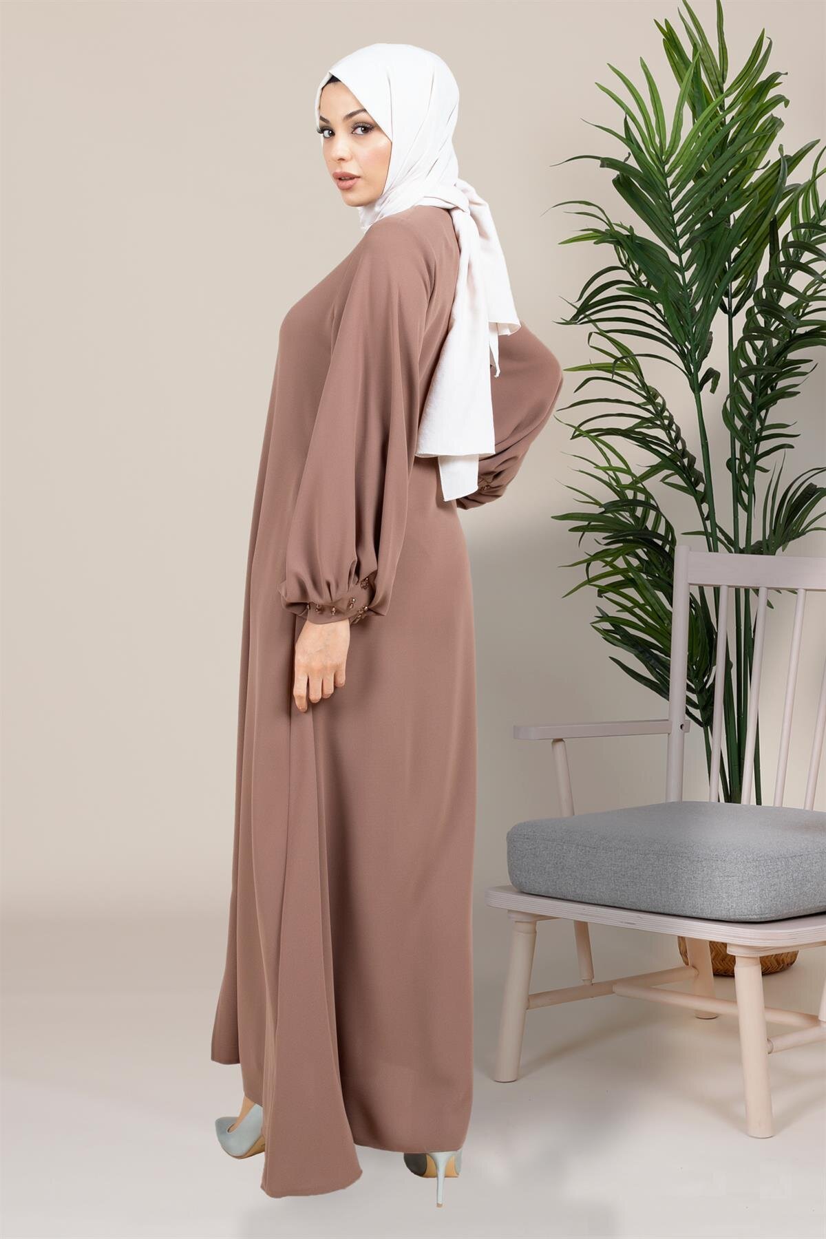 عباية بنية بأكمام كلوش وأساور خرز - Beyza