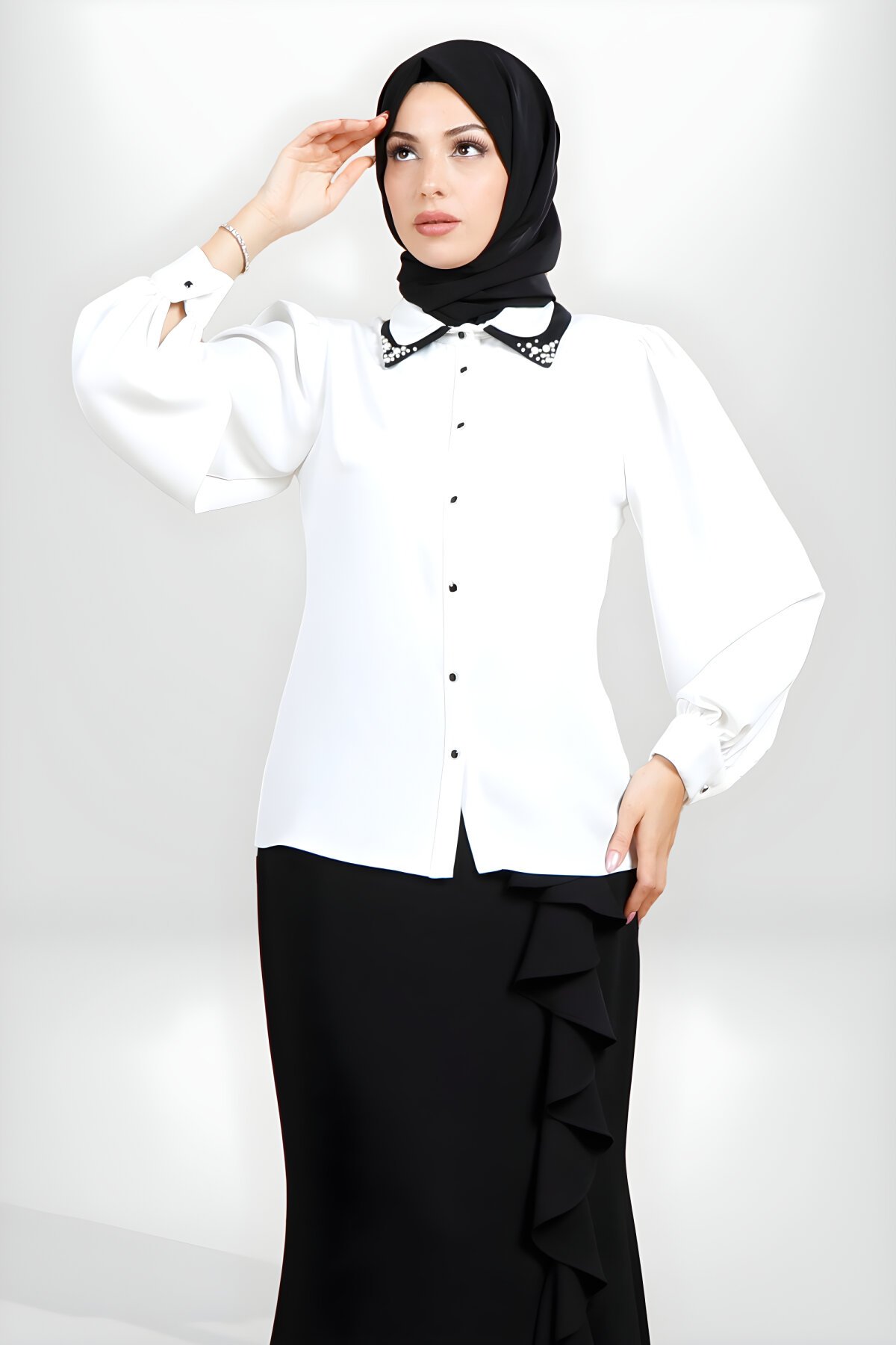 Krem Yakası Boncuklu Tesettür Gömlek - Beyza