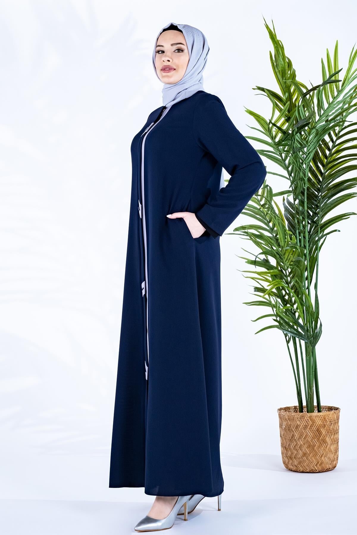عباية كحلية متباينة مزينة بالخرز - Beyza