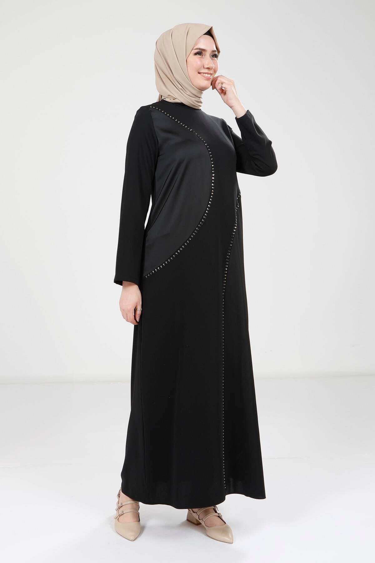فستان سهرة محتشم أسود بتفاصيل حجر - Beyza