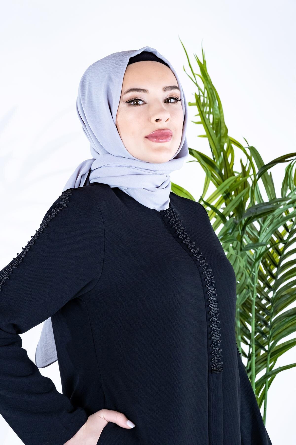 Beaded Stripe Detail Berat Placket Abaya - Black - Beyza