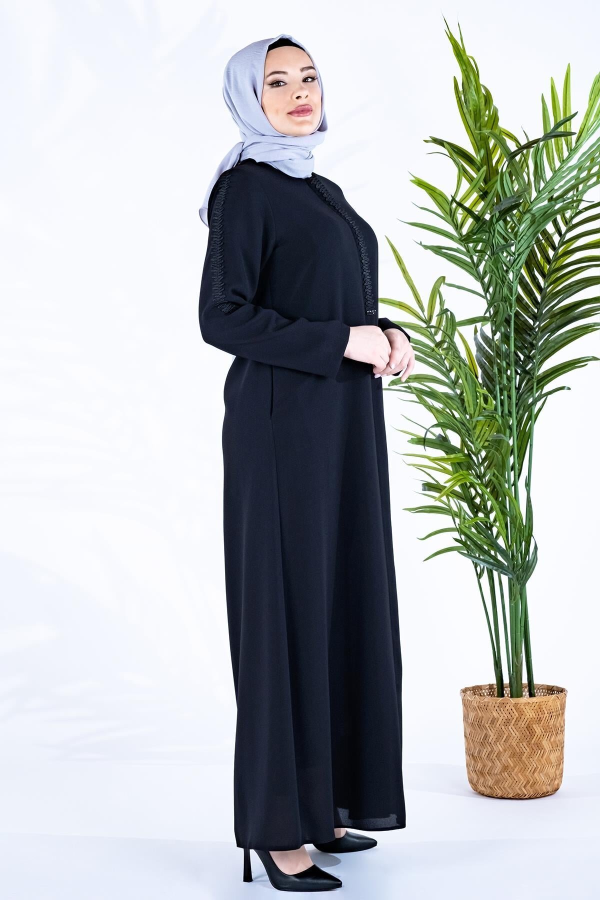 Beaded Stripe Detail Berat Placket Abaya - Black - Beyza