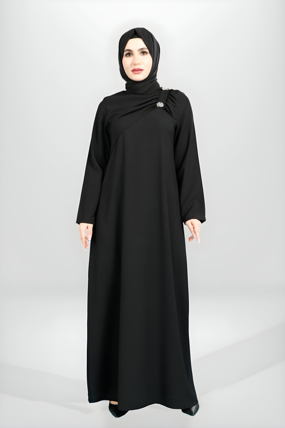 Siyah Fırfırlı Broş Detaylı Tesettür Abiye Elbise - Beyza