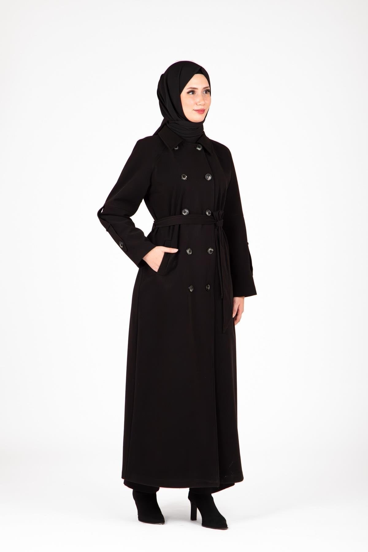 معطف شتوي محتشم أسود بتفاصيل كتاف الأكمام - Beyza