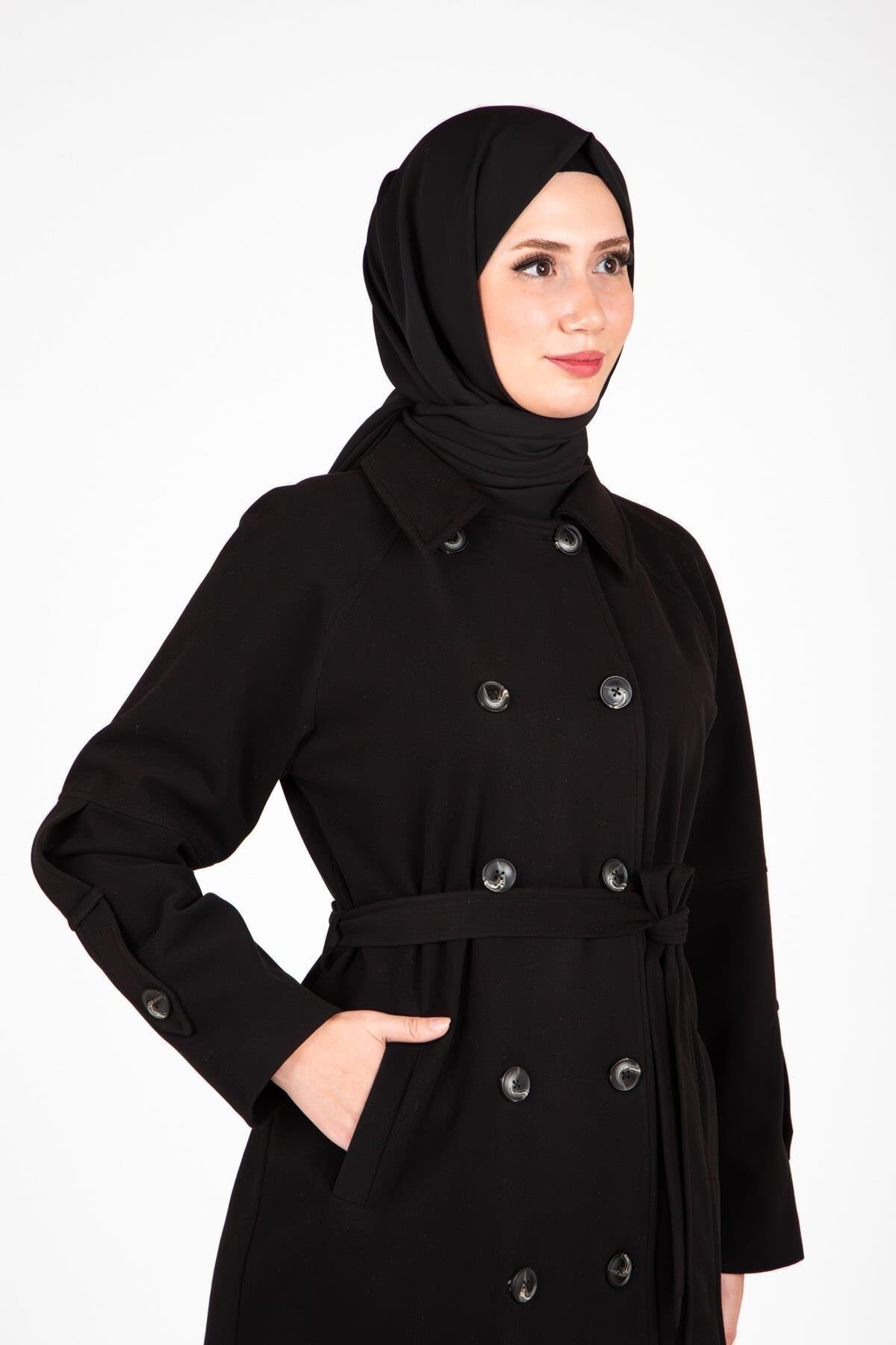 معطف شتوي محتشم أسود بتفاصيل كتاف الأكمام - Beyza