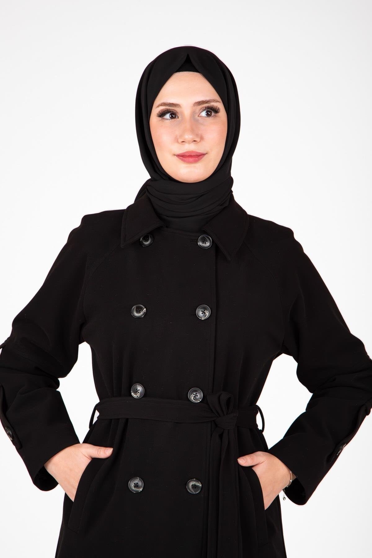 معطف شتوي محتشم أسود بتفاصيل كتاف الأكمام - Beyza