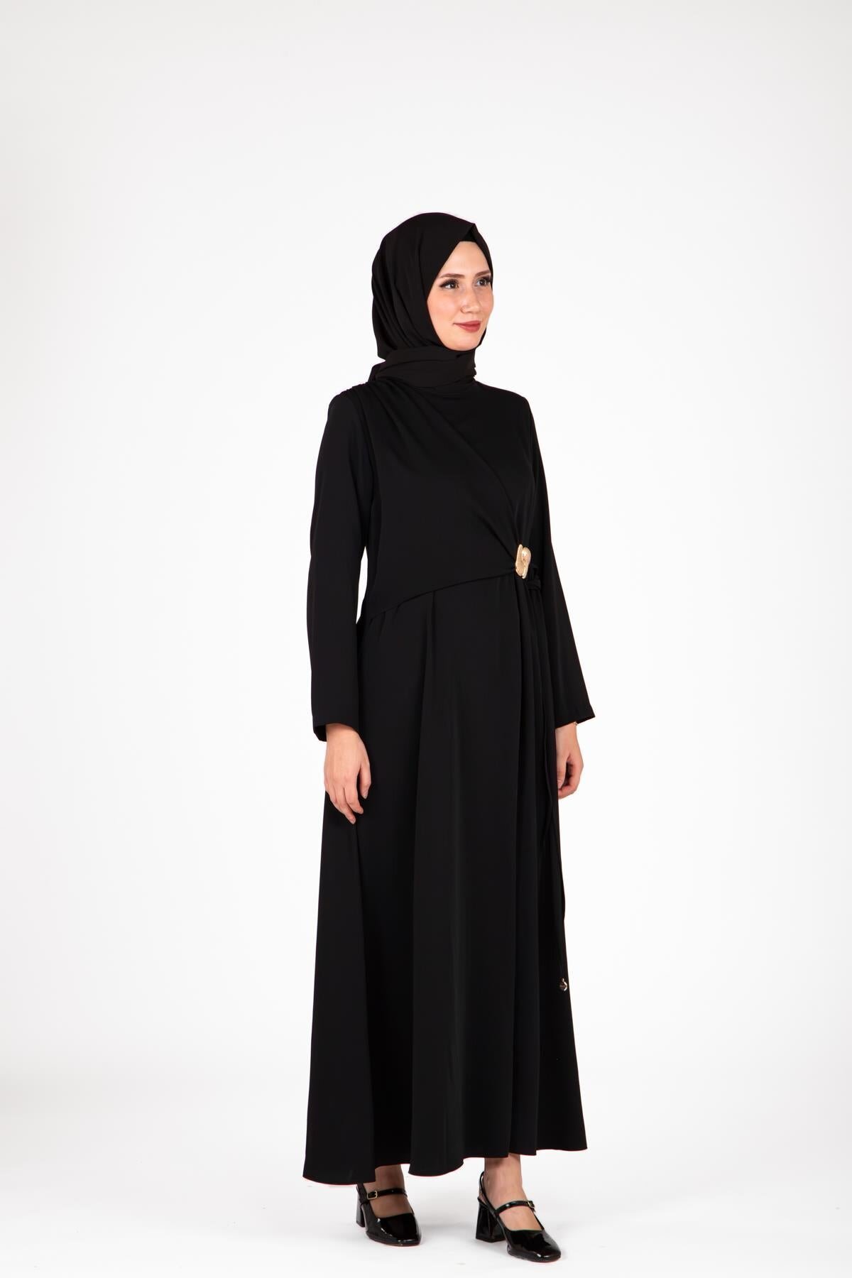 فستان سهرة محتشم أسود بإبزيم أمامي - Beyza
