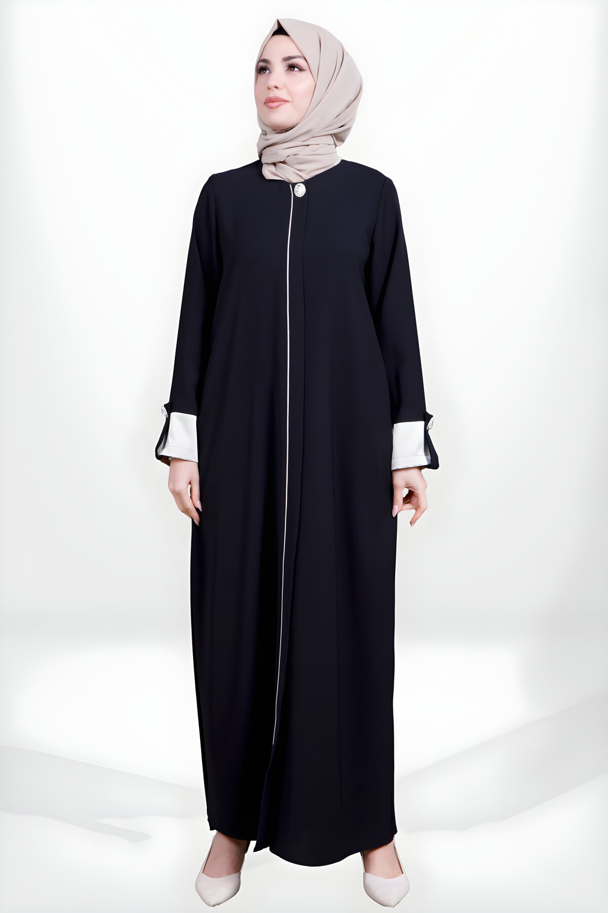 Siyah Önü Biyeli Taş Düğmeli Ferace - Beyza