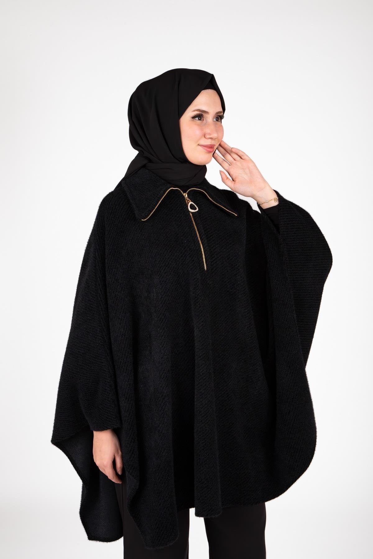 Knitted Poncho - Black - Beyza
