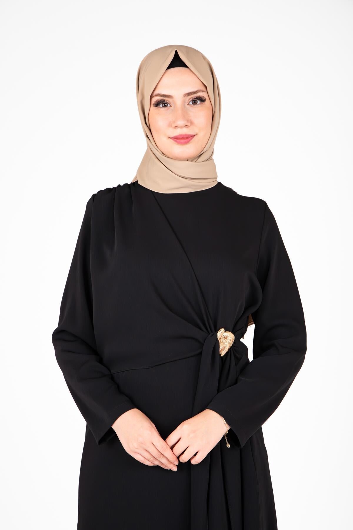 طقم محتشم ثنائي تونك وبنطال أسود بتفصيل إكسسوار للخصر - Beyza