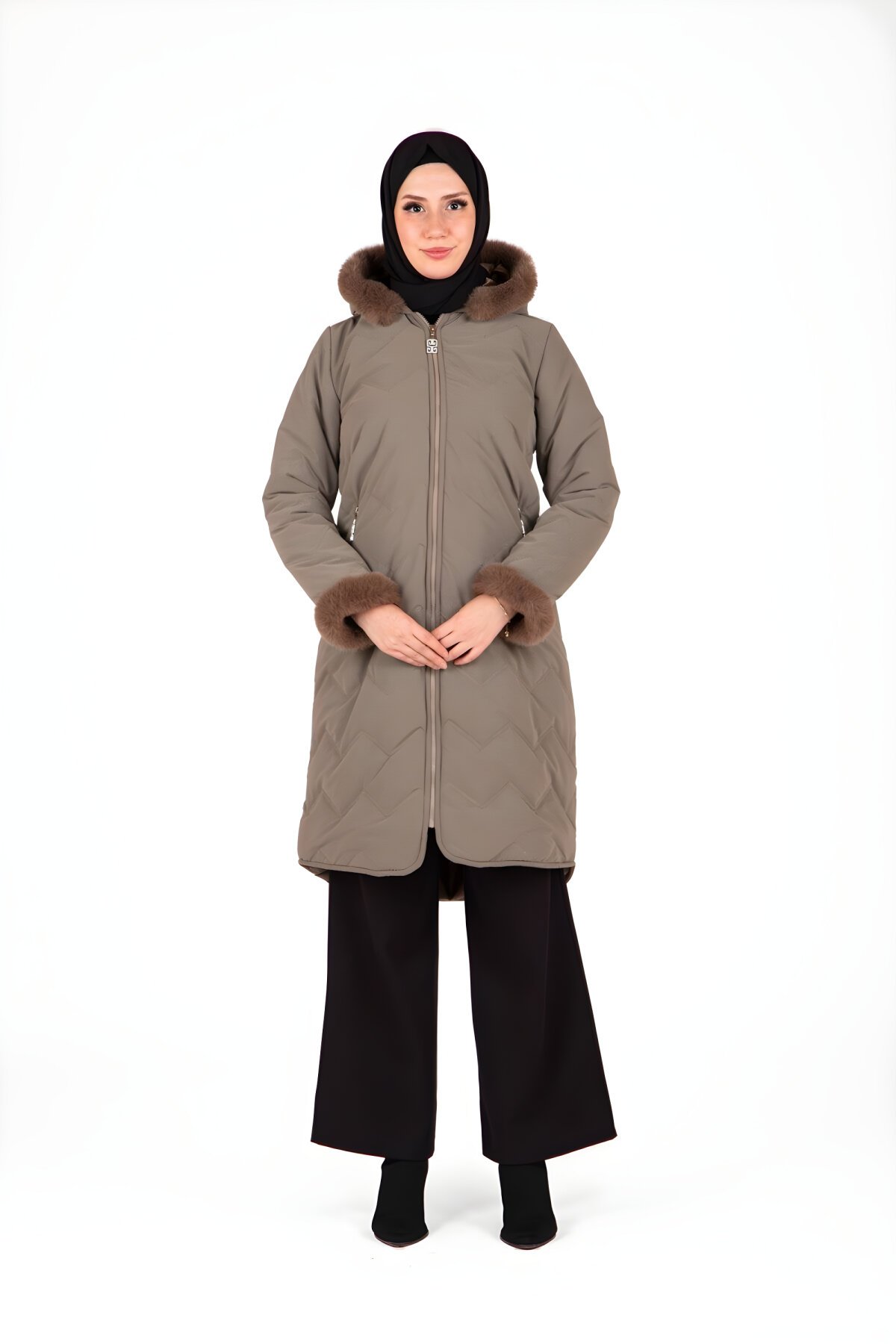 Vizon Kapüşonlu Kolları Peluş Detaylı Tesettür Kaban - Beyza