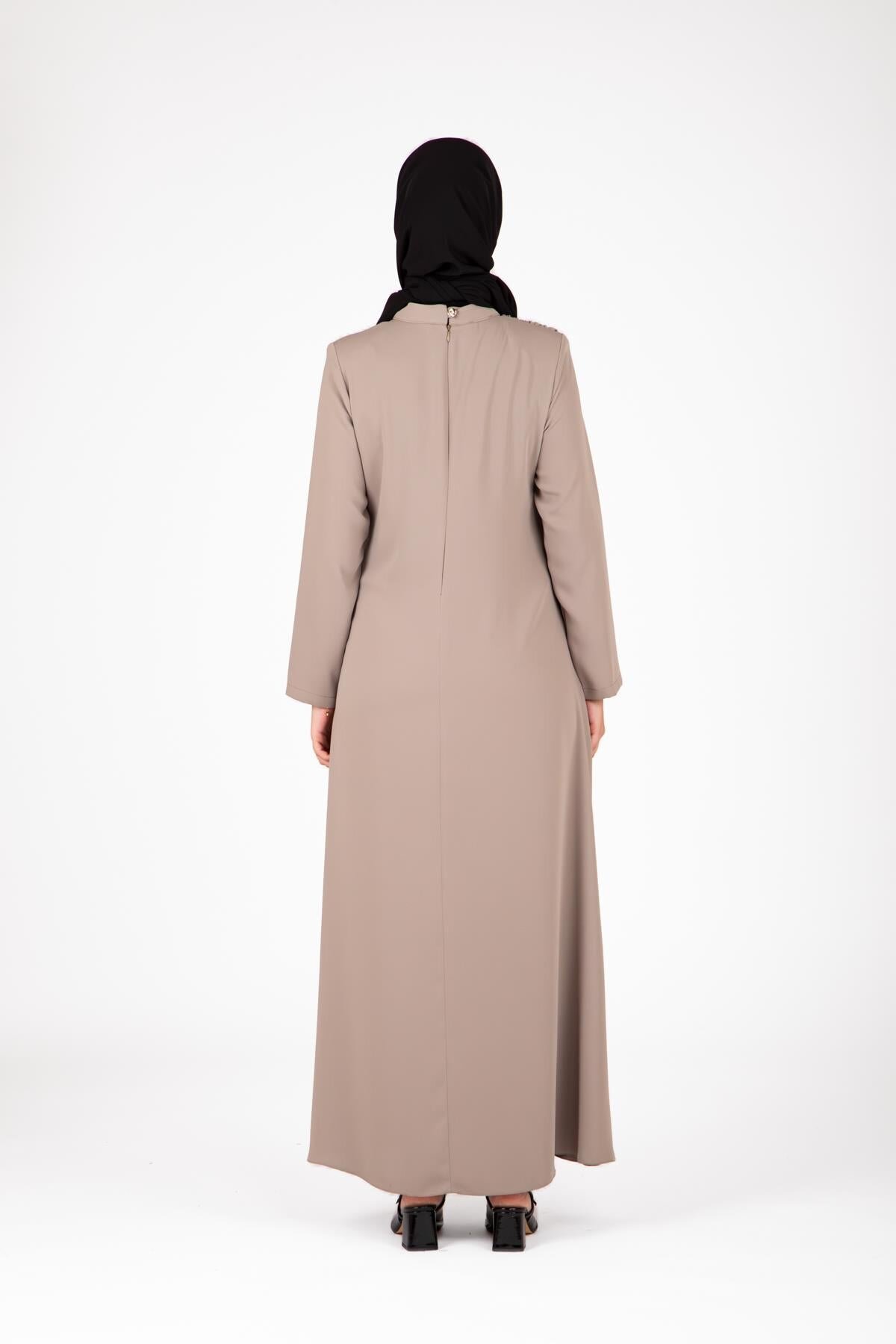 فستان سهرة محتشم لون فيزون بتفاصيل مشبك أمامي - Beyza