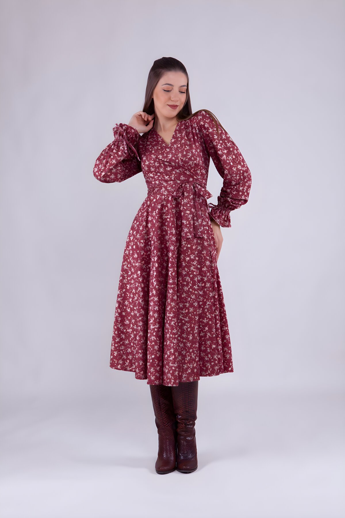 Bordo Çiçek Desenli Kadife Kruvaze Yaka Tesettür Elbise - Bidoluelbise