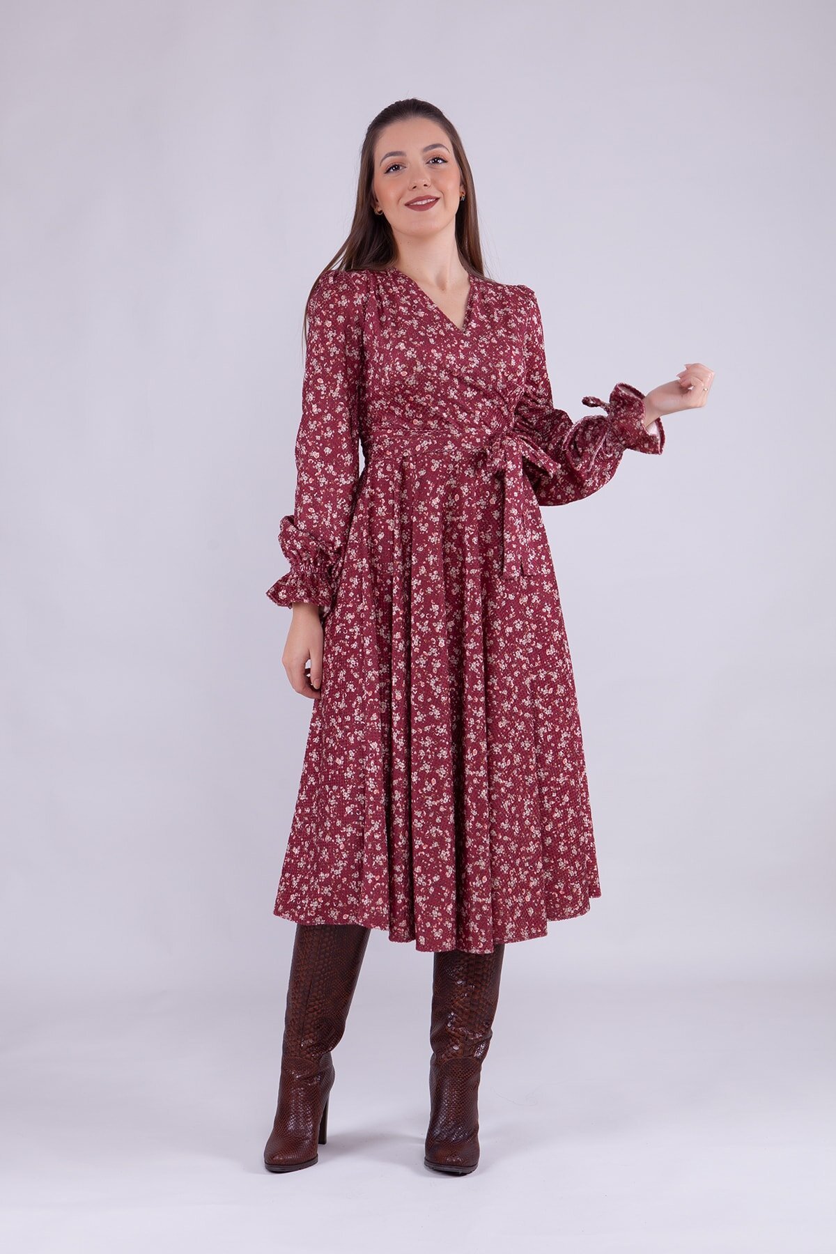 Bordo Çiçek Desenli Kadife Kruvaze Yaka Tesettür Elbise - Bidoluelbise