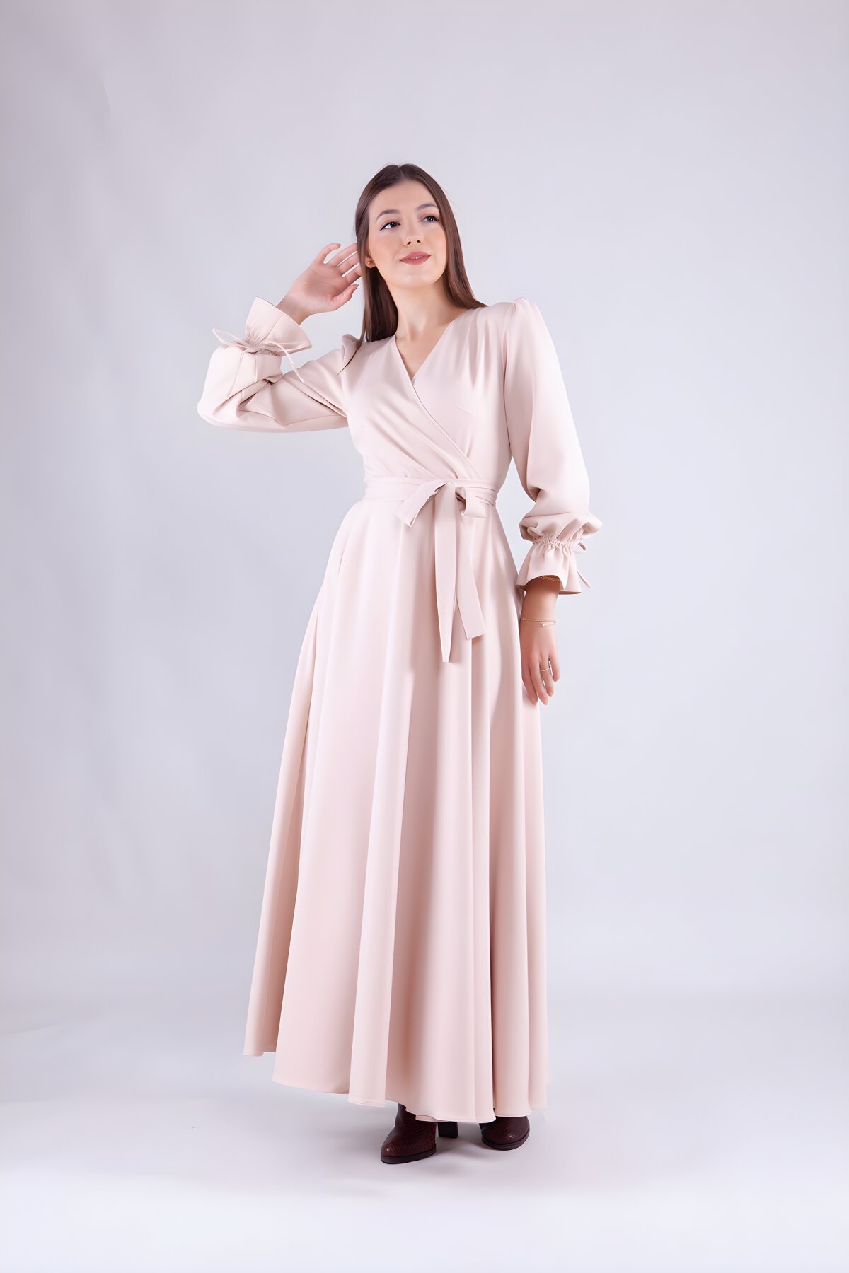 Krem Uzun Kol Kruvaze Yaka Tesettür Elbise - Bidoluelbise