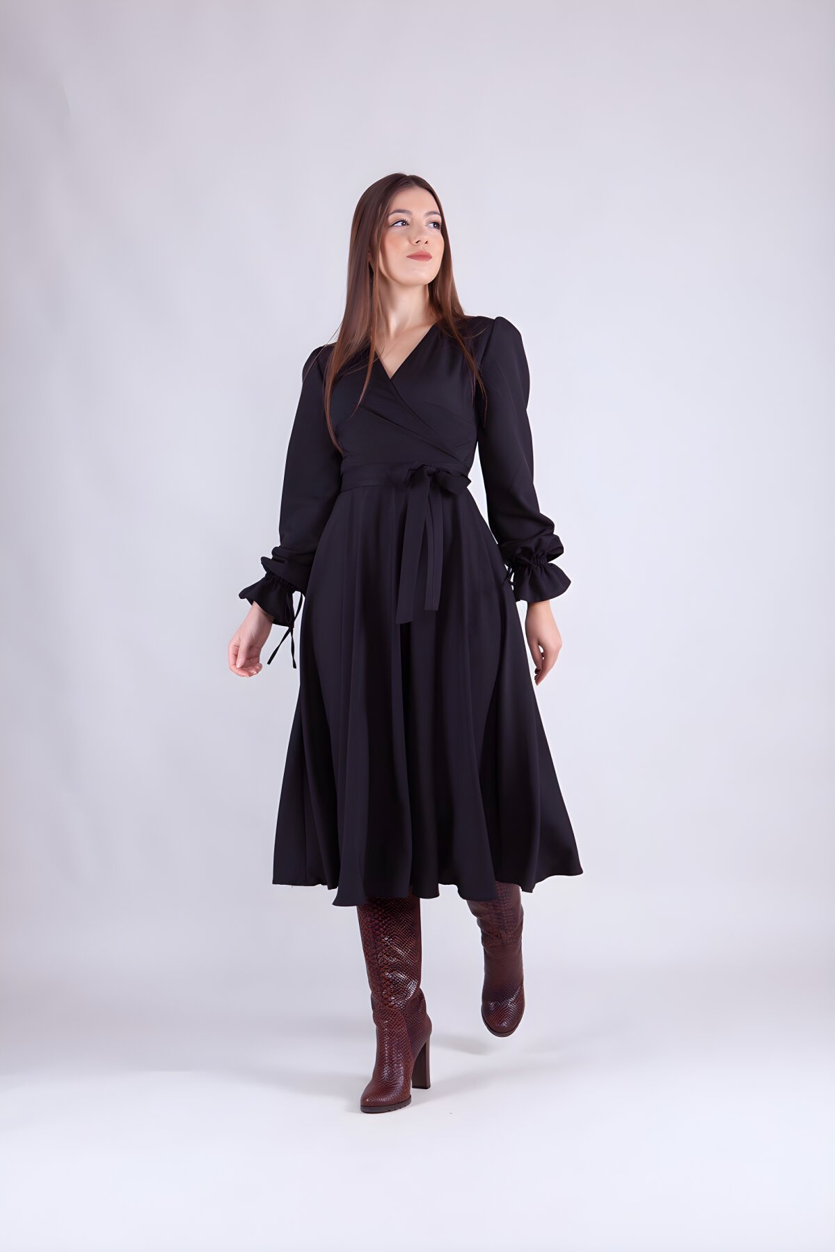 Siyah Midi Boy Uzun Kol Kruvaze Yaka Tesettür Elbise - Bidoluelbise