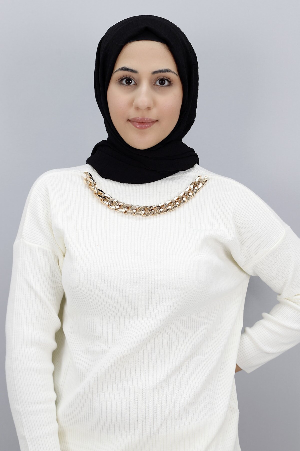 Ekru Balıkçı Yaka Zincir Detaylı Triko Tesettür Takım - Butik
