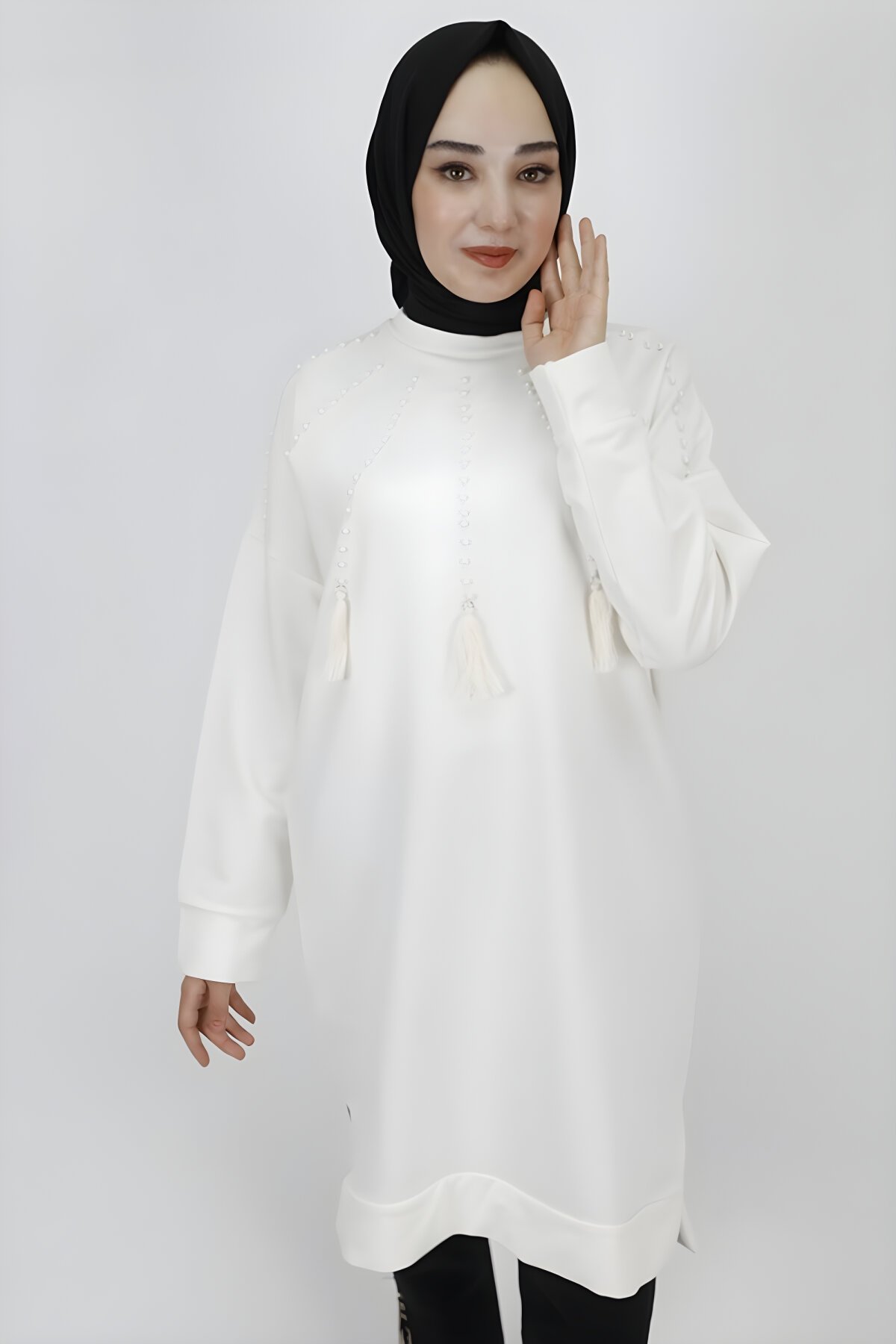 Ekru İp Kumaş İnci Püskül Detaylı Tesettür Tunik - Butik