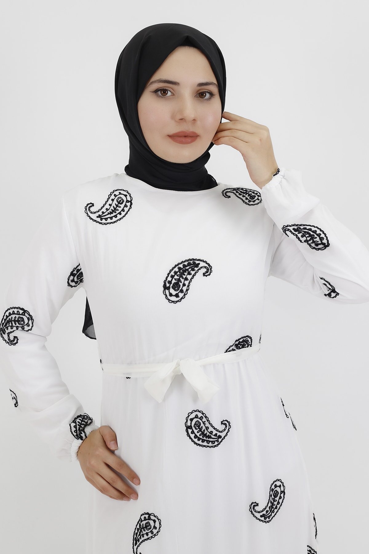 Modest Chiffon Embroidery-Detail Dress - Ecru - Butik