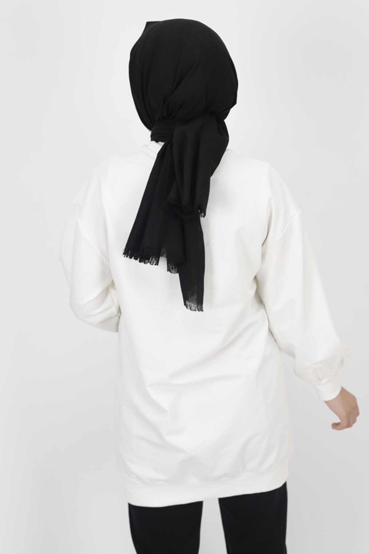 تونيك محتشم إكرو قماش سويت شيرت بتفاصيل تطريز وأحجار - Butik