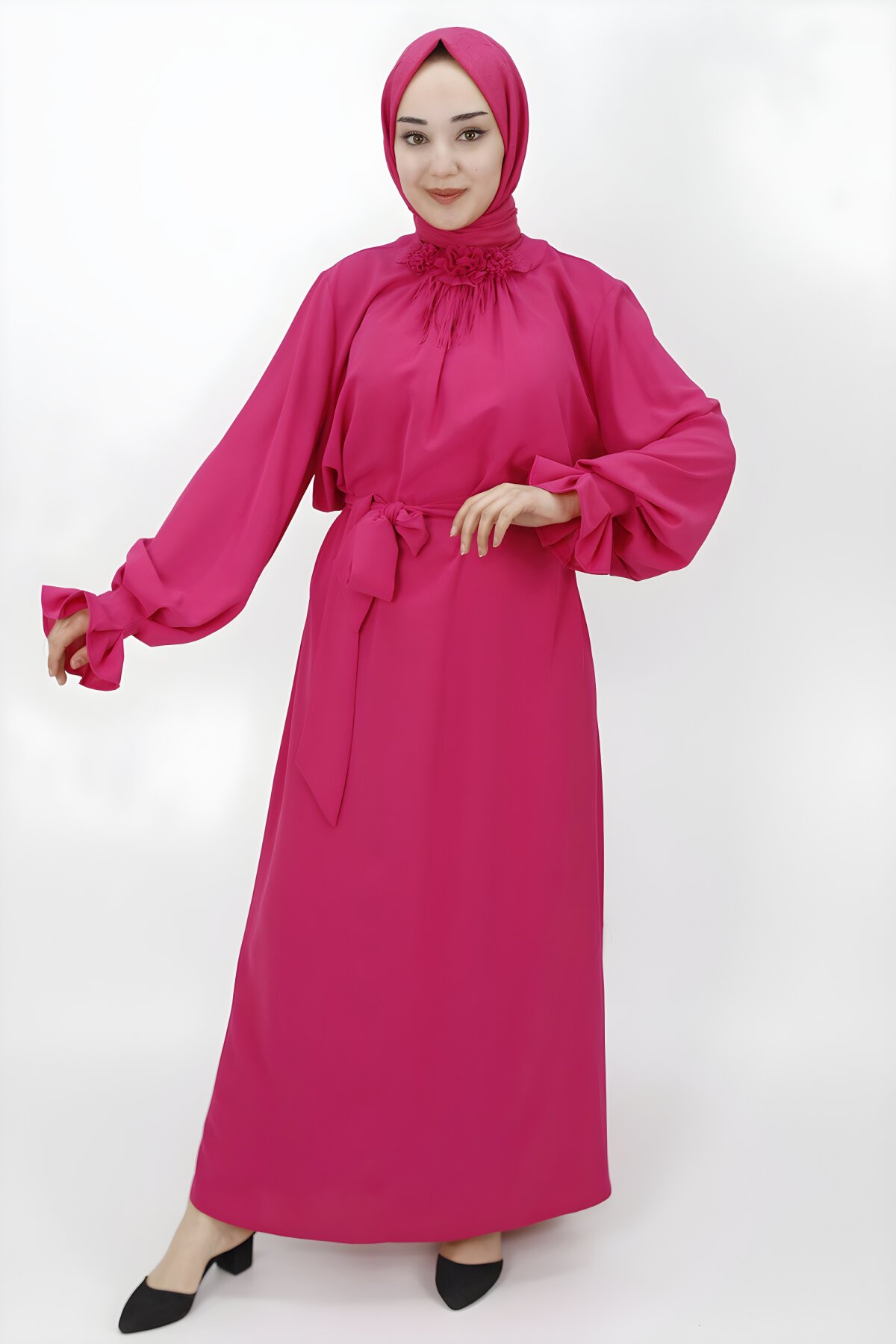 Fuşya Balon Kol Çiçek Aksesuar Detaylı Tesettür Elbise - Butik