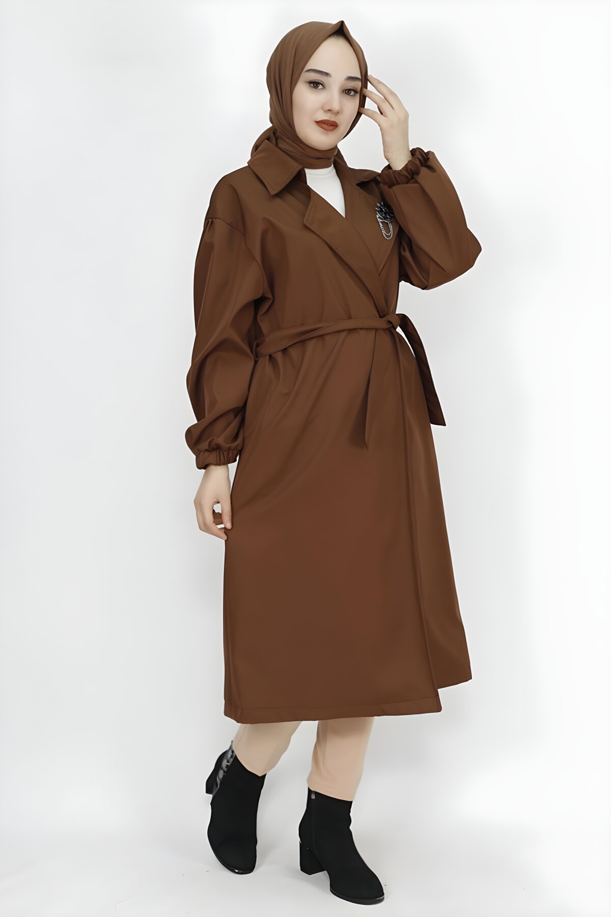 Kahverengi Orta Boy Kumaş Broş Detaylı Trençkot - Butik