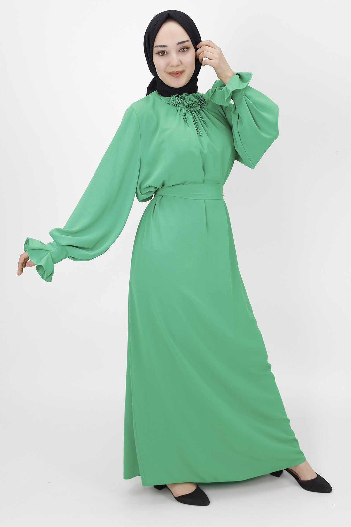 فستان محتشم بأكمام بالون لون أخضر بتفاصيل زهور - Butik