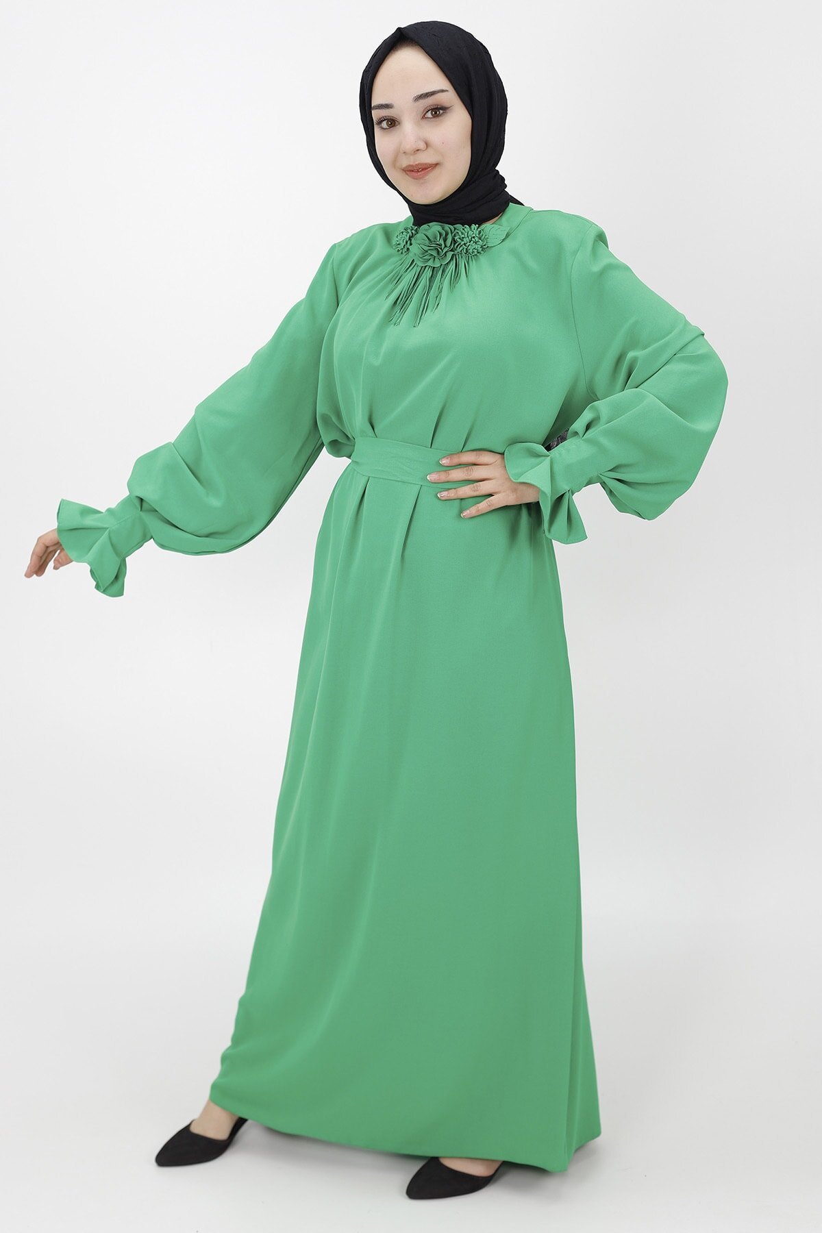 فستان محتشم بأكمام بالون لون أخضر بتفاصيل زهور - Butik