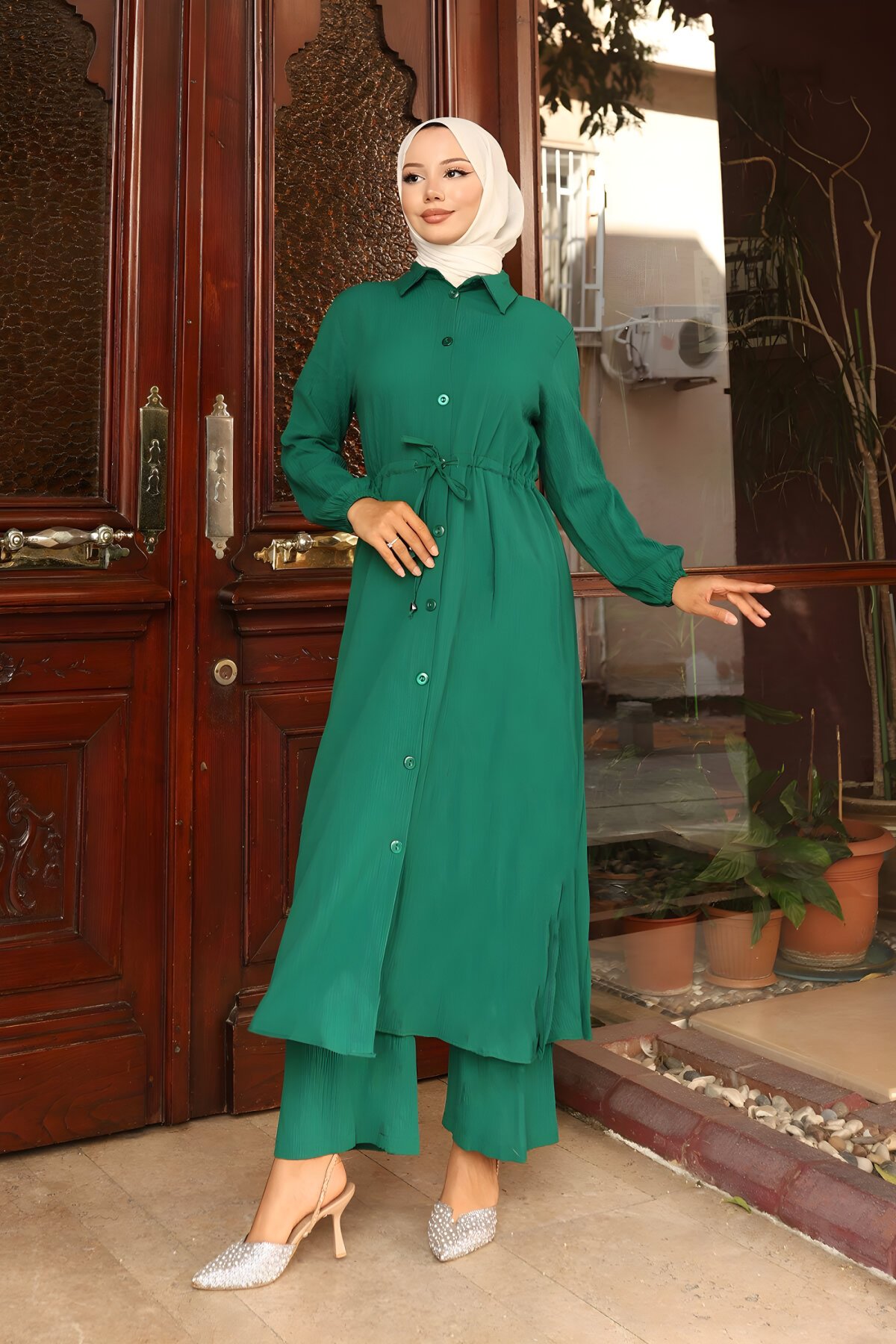 طقم طويل أخضر بتفاصيل شق مزدوج - Misskayle