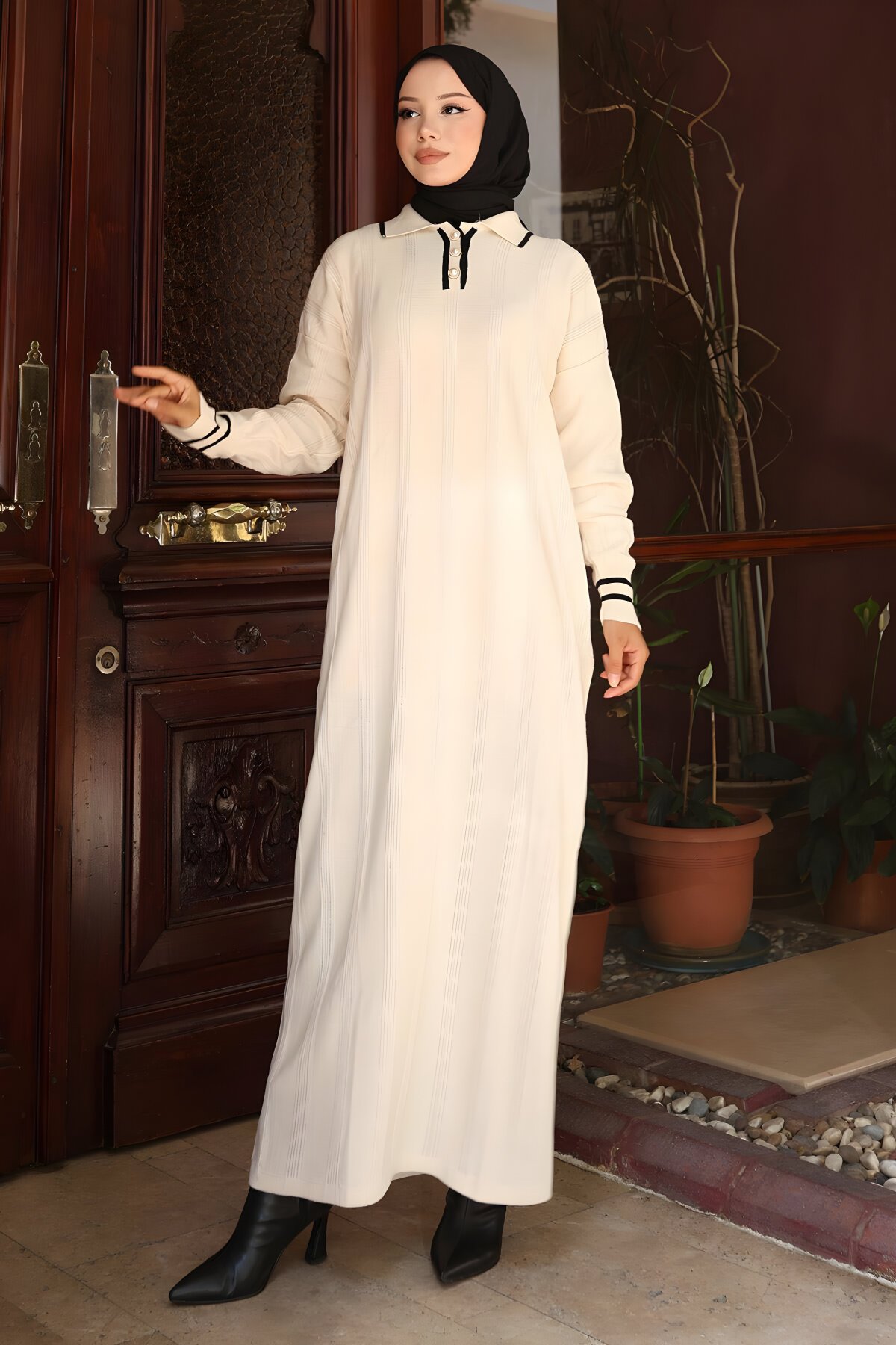 Beyaz Triko Düğme Detaylı Tesettür Elbise - Modamihram