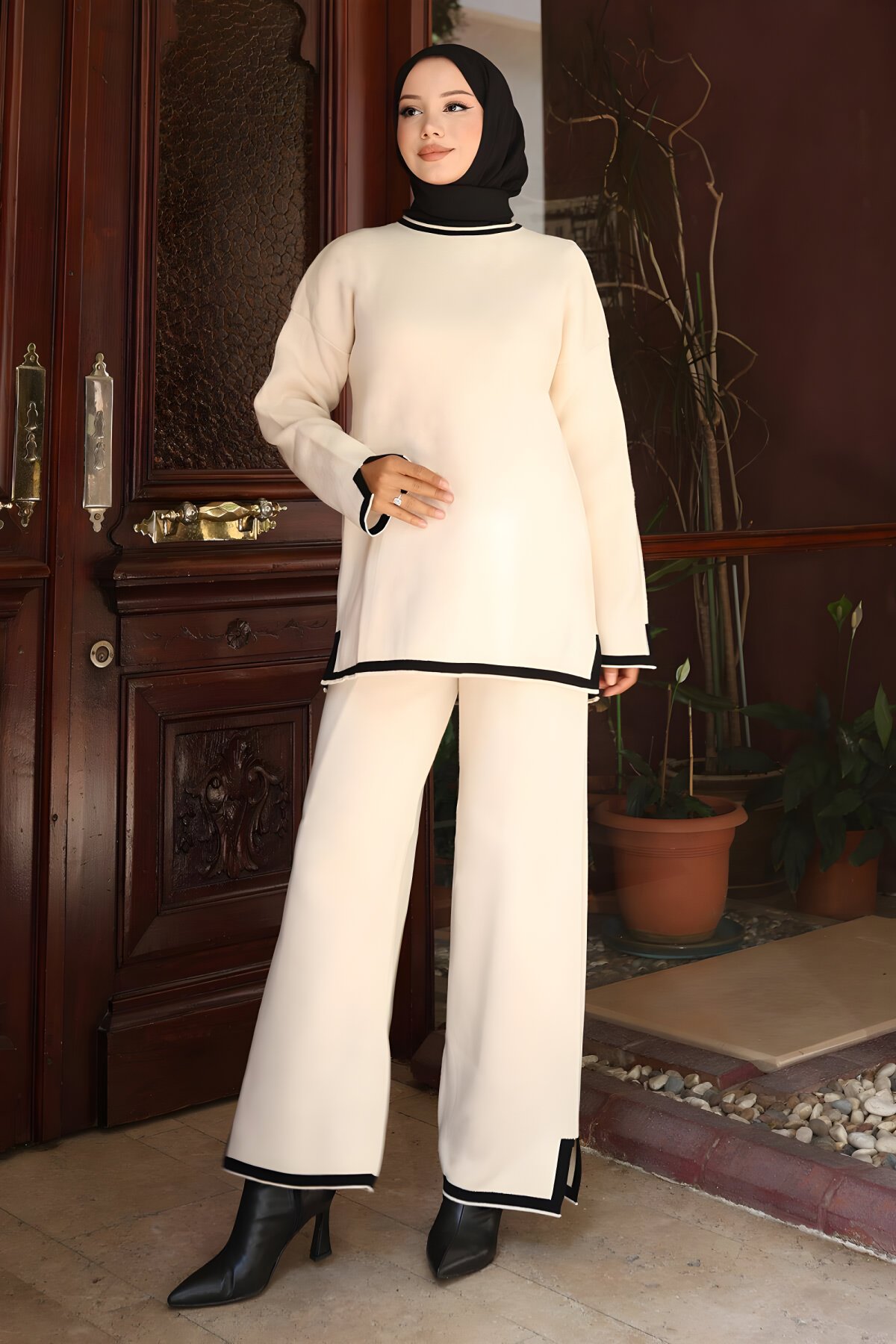 Beyaz Triko İkili Yırtmaç Detaylı Tesettür Takım - Modamihram