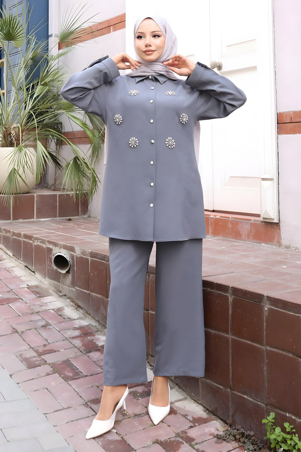 طقم محتشم إثنان رمادي بتفاصيل حجر لامع - Modamihram