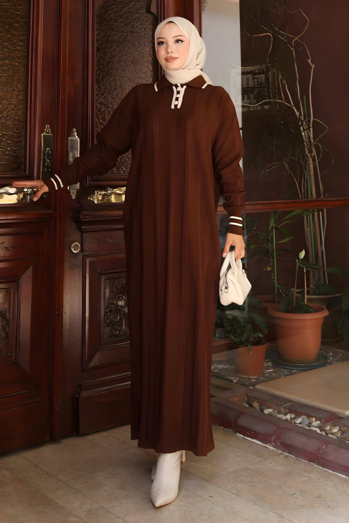 Kahverengi Triko Düğme Detaylı Tesettür Elbise - Modamihram