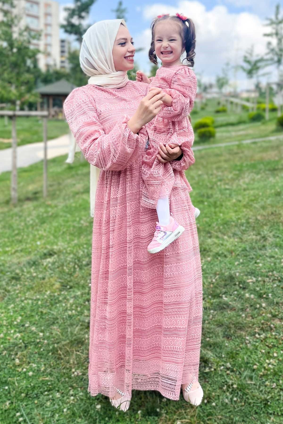 Pembe Dantelli Anne Tesettür Elbise - Modamihram