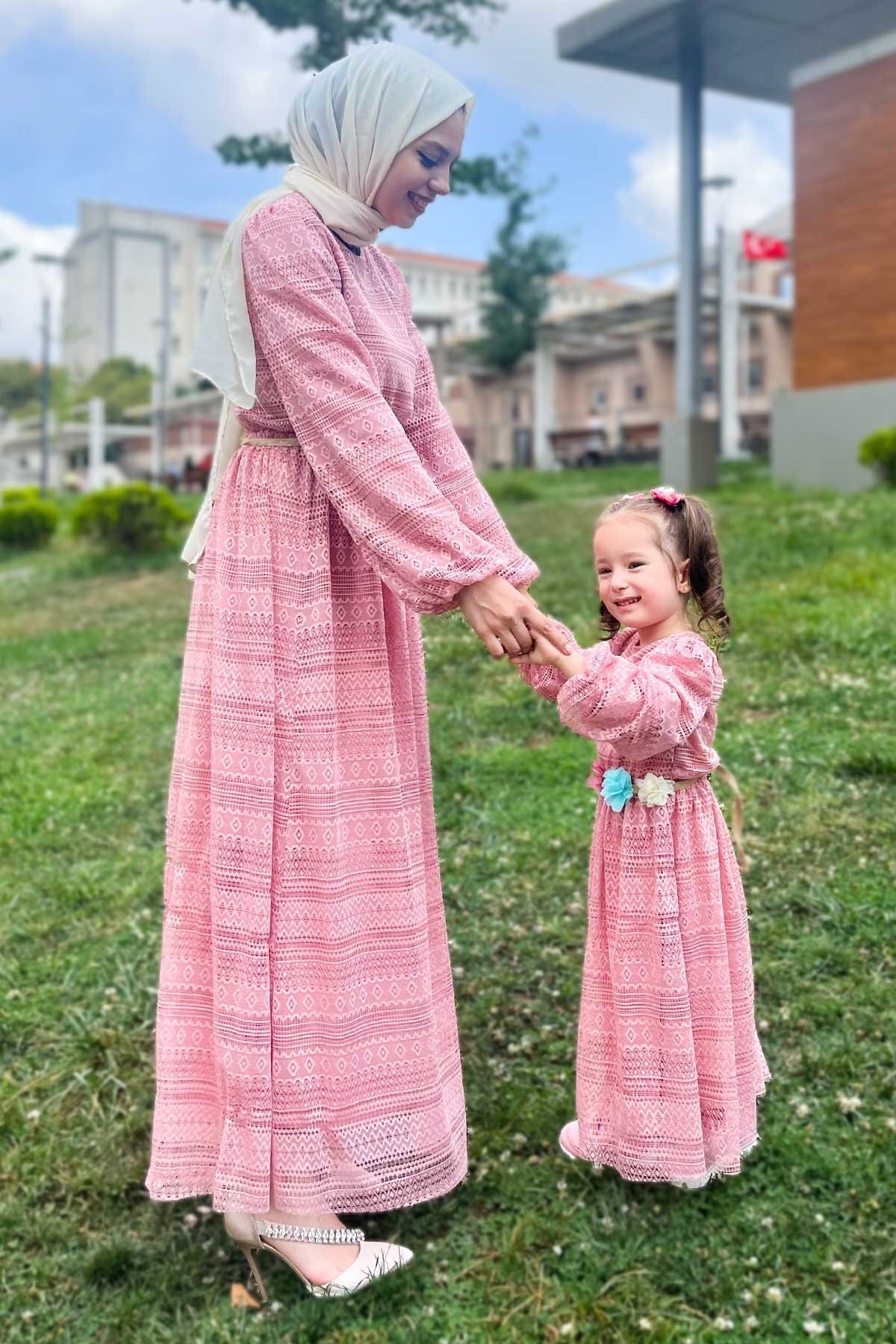 Pembe Dantelli Anne Tesettür Elbise - Modamihram