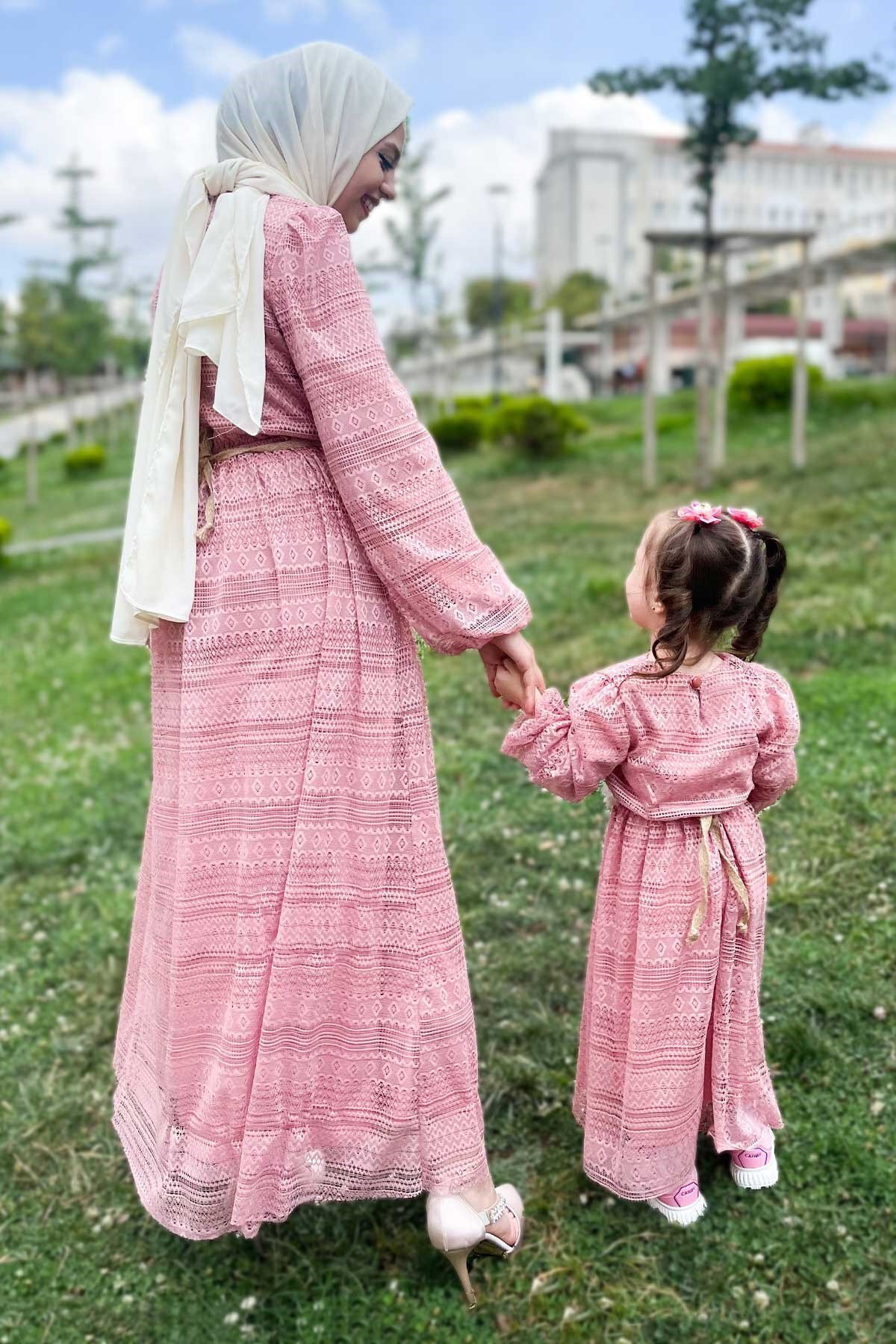 Pembe Dantelli Anne Tesettür Elbise - Modamihram