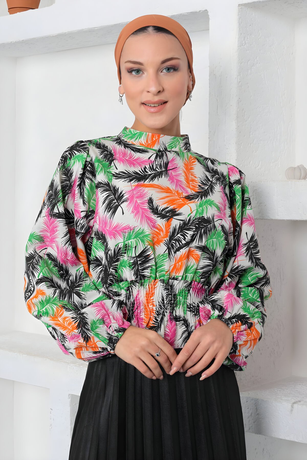 Siyah Desenli Lastikli Tesettür Bluz - Modamihram