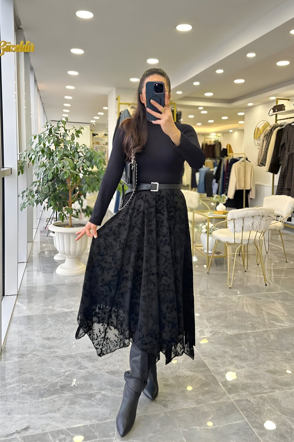 Siyah Asimetrik Kesim Dantel İşlemeli Tesettür Etek - MOZENA