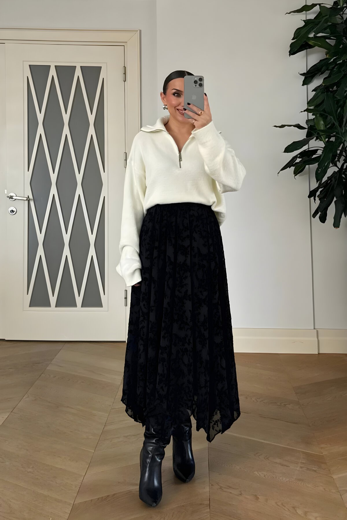 Siyah Çiçek Desenli Asimetrik Midi Tesettür Etek - MOZENA