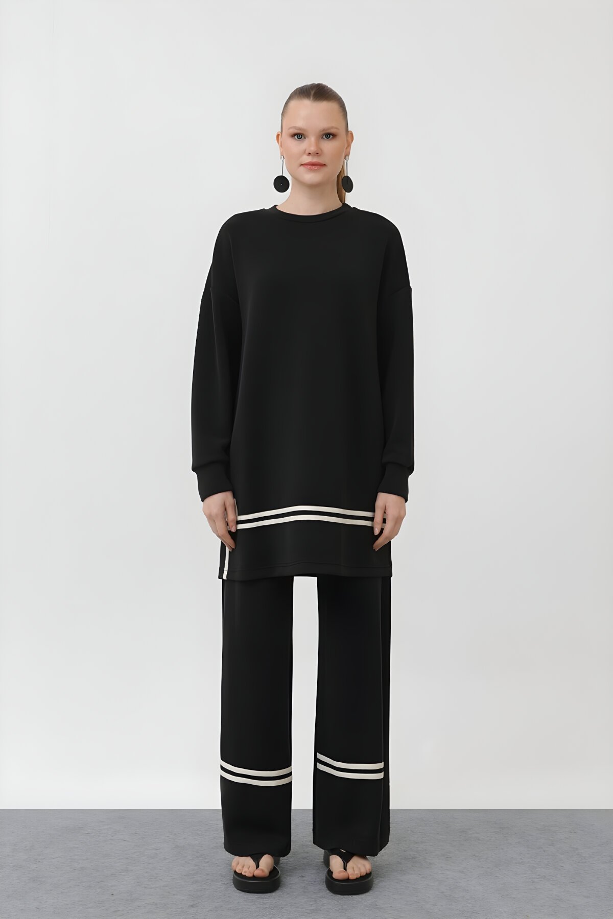 Siyah Modal Kumaş İkili Arma ve Çizgi Detaylı Tesettür Takım - Puane