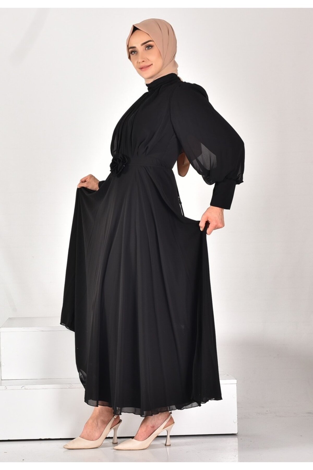 Chiffon Pleated Modest Dress - Black - Puane