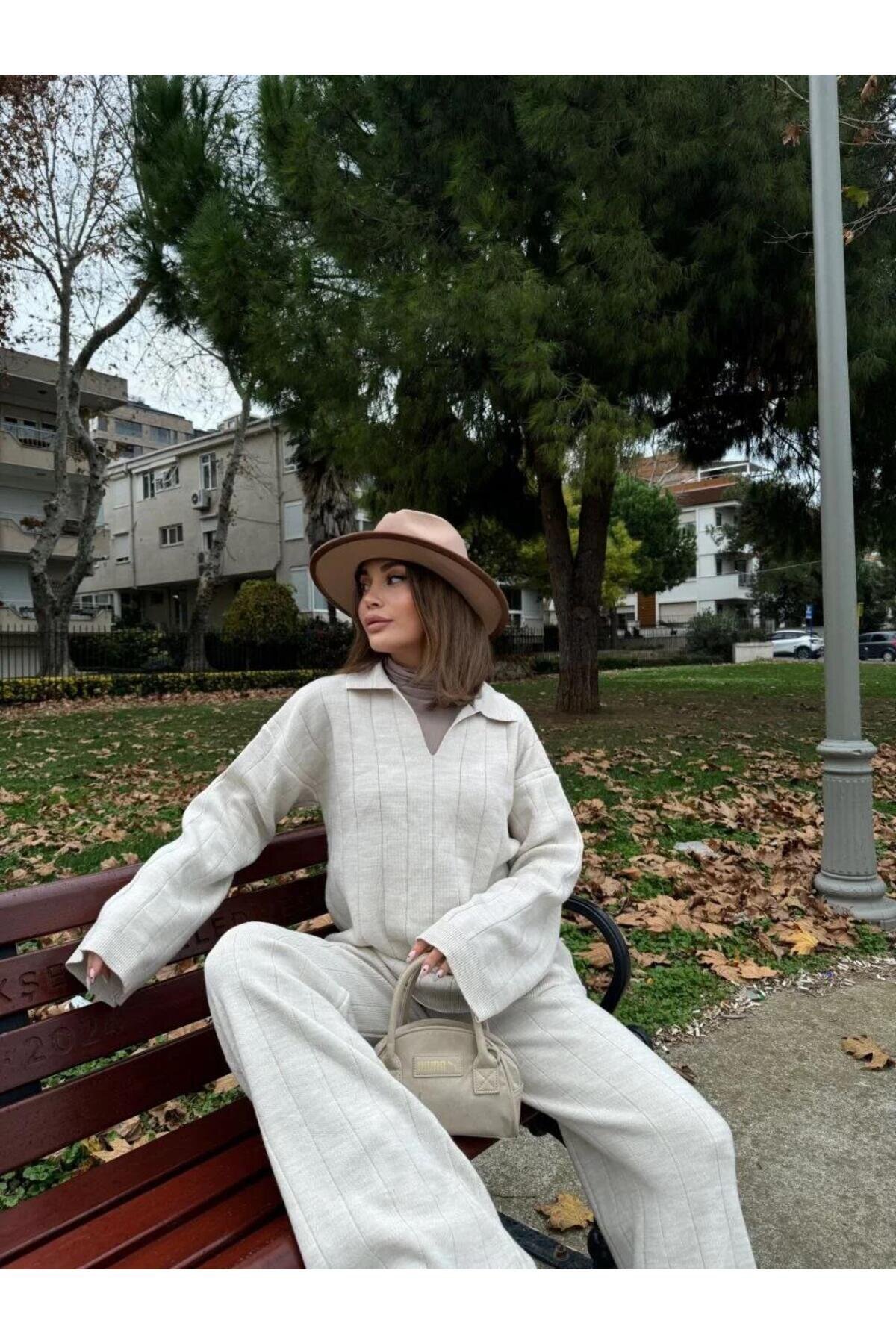 Two-Piece Stripe-Detail Knitted White-Collared Modest Set - RAWEA FASHİON
