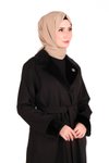 Siyah Yakası Broş Detaylı Kürklü Tesettür Kaban