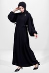 Siyah Yandan Bağlamalı Lale Broşlu Tesettür Elbise
