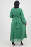 Yeşil Piliseli Zincir Kemerli Şifon Tesettür Elbise