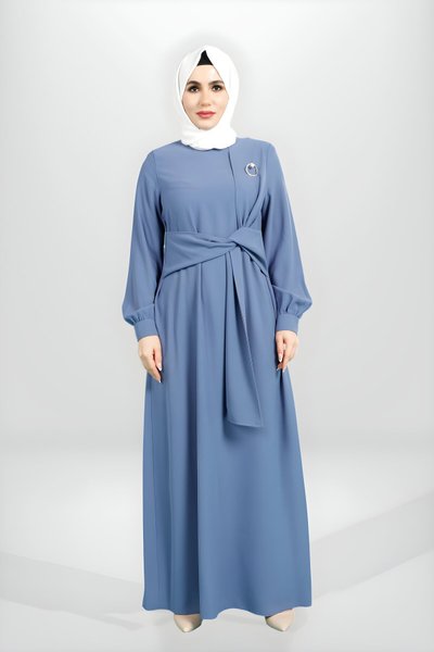 İndigo Önden Bağlama Detaylı Broşlu Tesettür Elbise